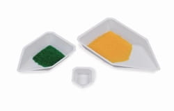 Weighing boats with spout, PS